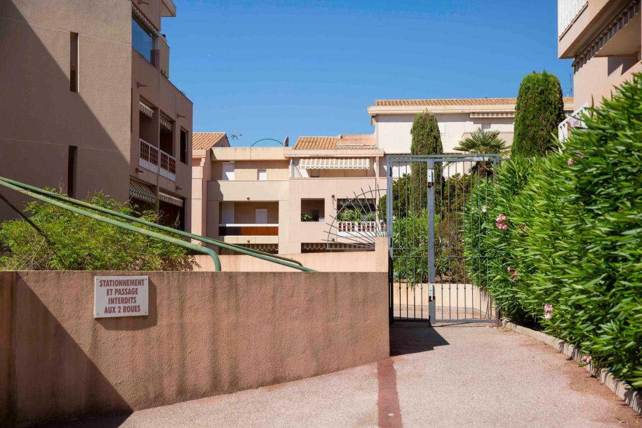 Le Ptit Max Centre Ville - Terrasse Sainte-Maxime Bagian luar foto